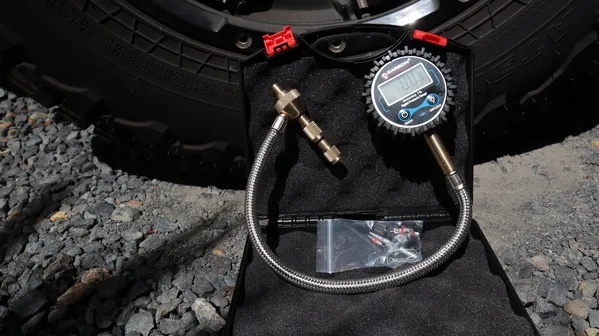 Carbon Digital Tyre Deflator and Soft Shackle Combo Deal