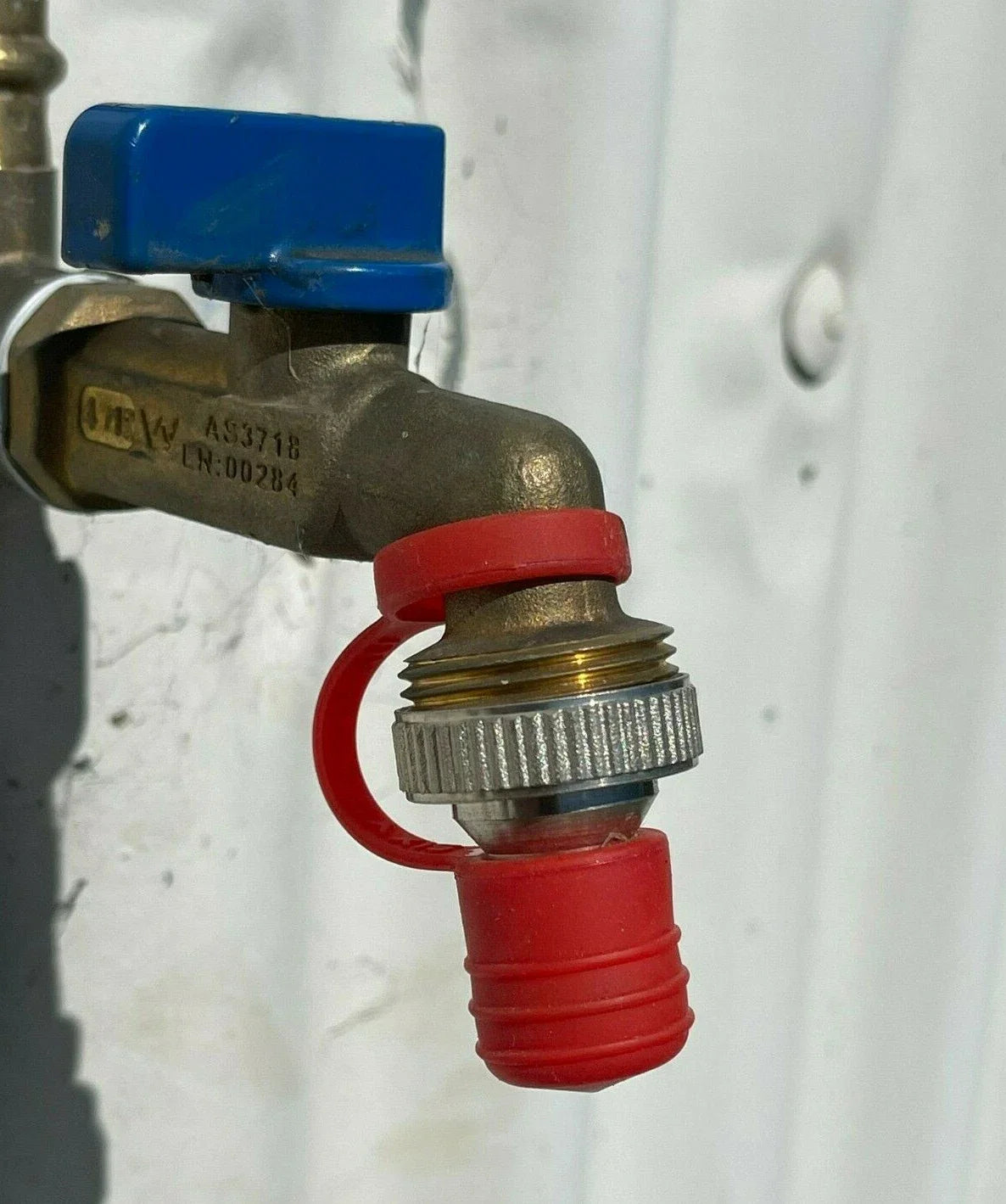 Silcone Dust Caps for Taps & hose joiners, caravans, campers - 5 pack Red